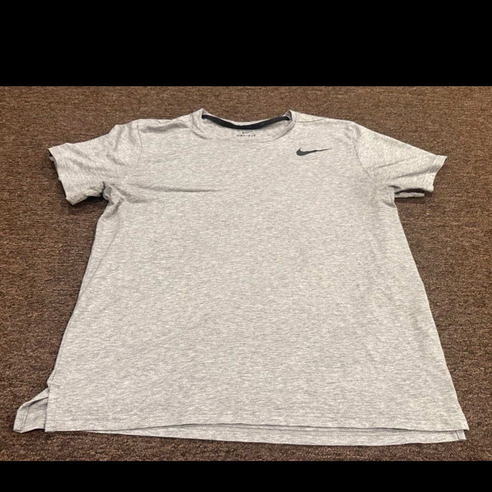 EUC! Nike Men's Gray Short Sleeve Tee L